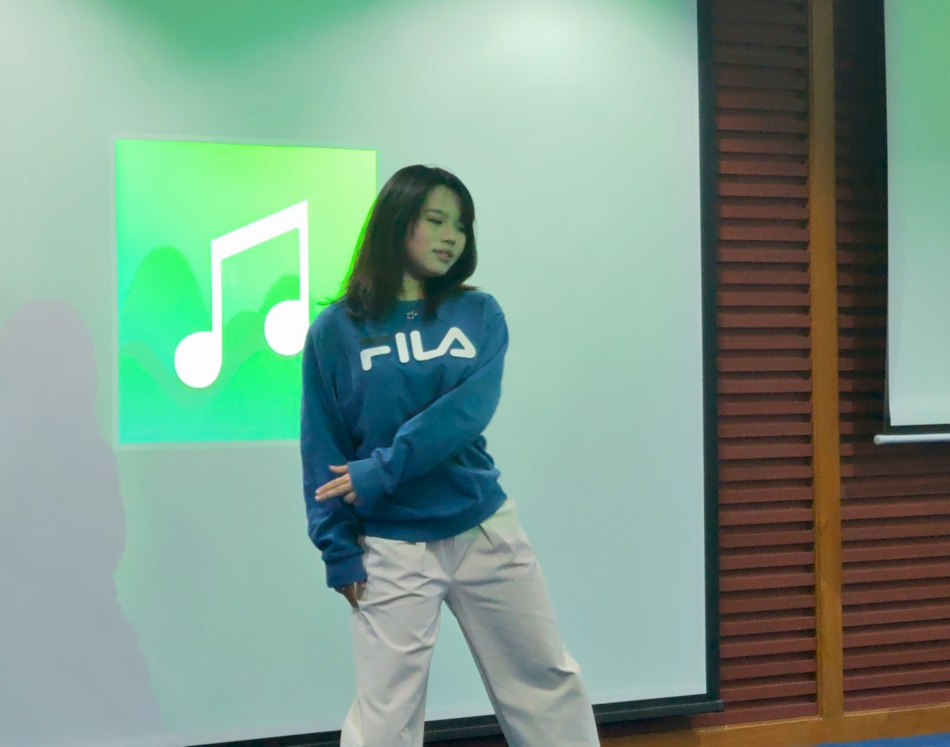 施以彤街舞表演.jpg